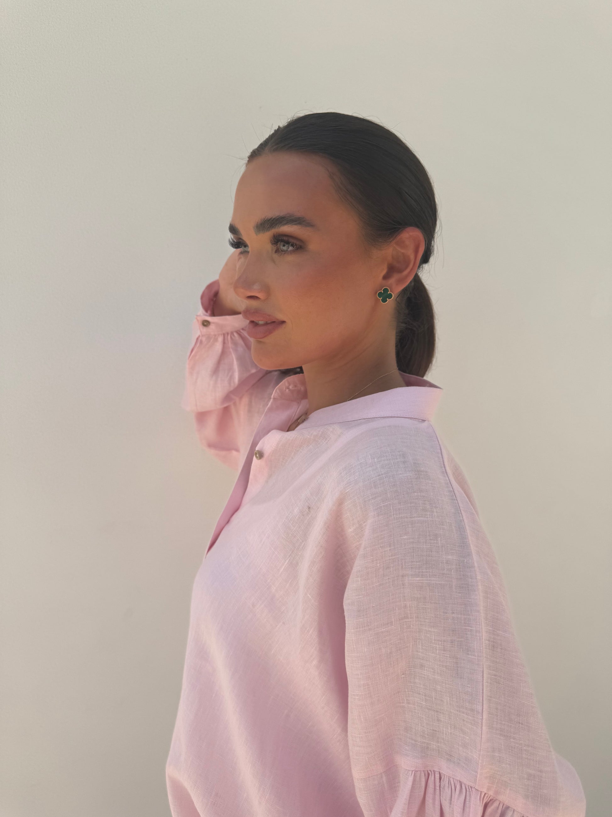 Belle Chose Rosée Linen Shirt in blush pink, breathable linen fabric
