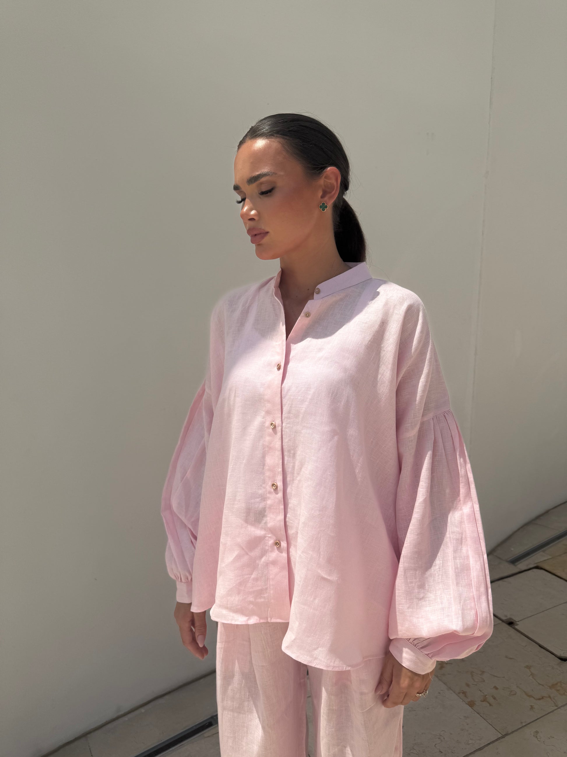 Belle Chose Rosée Shirt – lightweight sustainable linen shirt in soft beige, minimal timeless outfit

