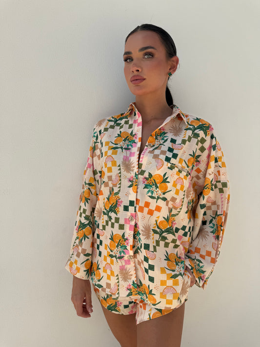 Women’s button-up linen shirt in colorful fruit print – Belle Chose Citrus Soleil