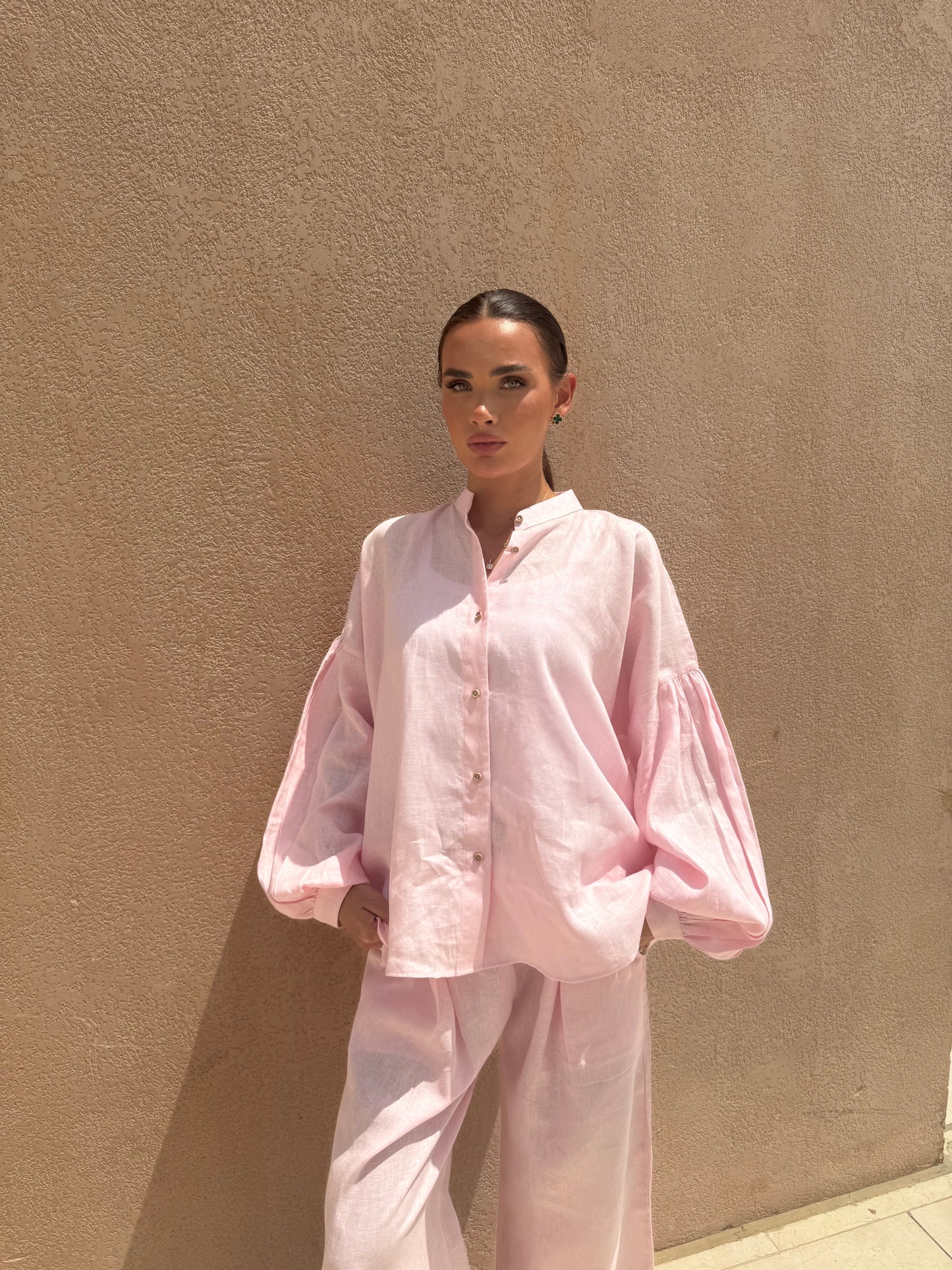 Minimalist pink linen blouse with voluminous sleeves – Rosée Linen Shirt