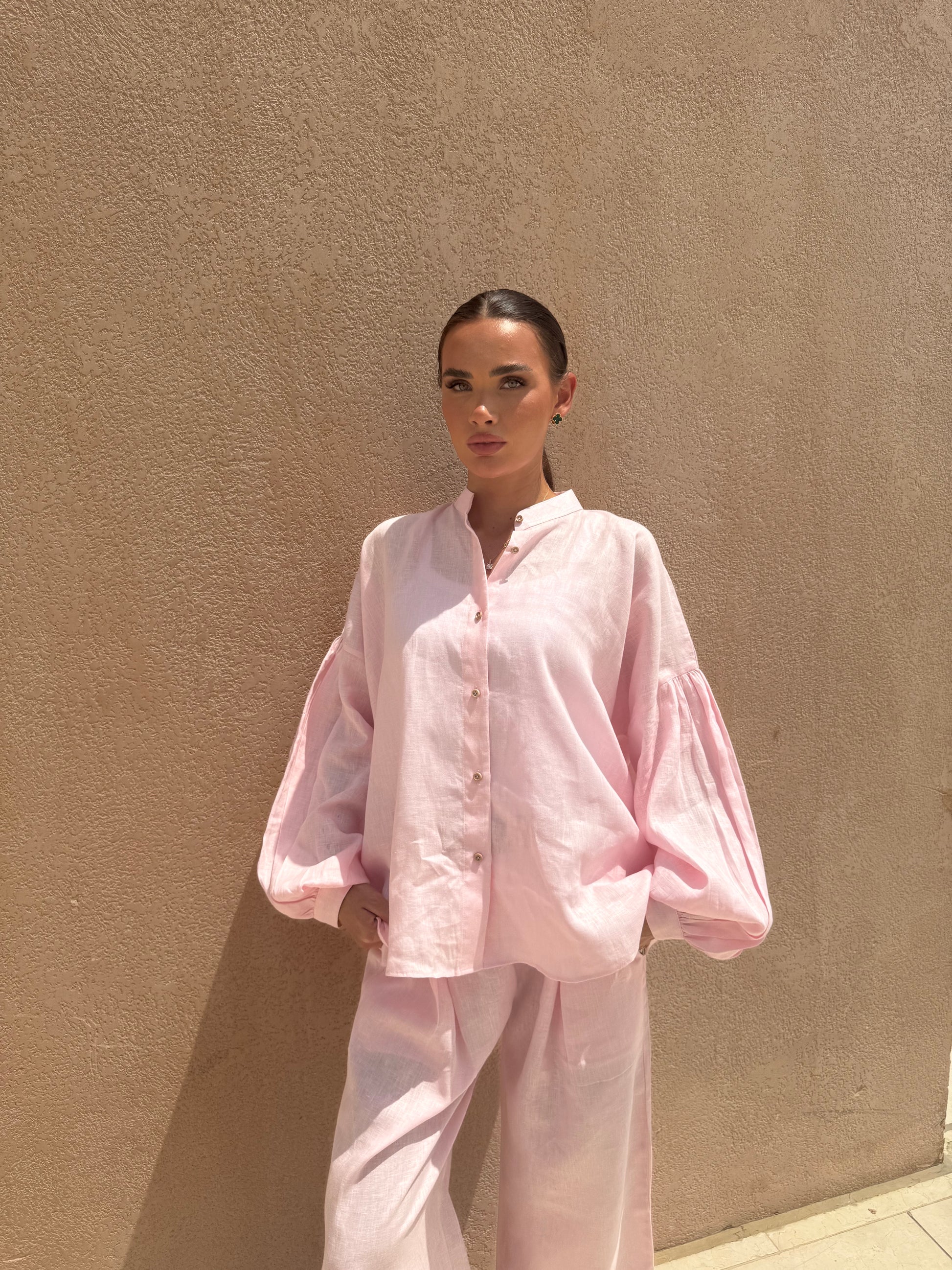 Minimalist pink linen blouse with voluminous sleeves – Rosée Linen Shirt