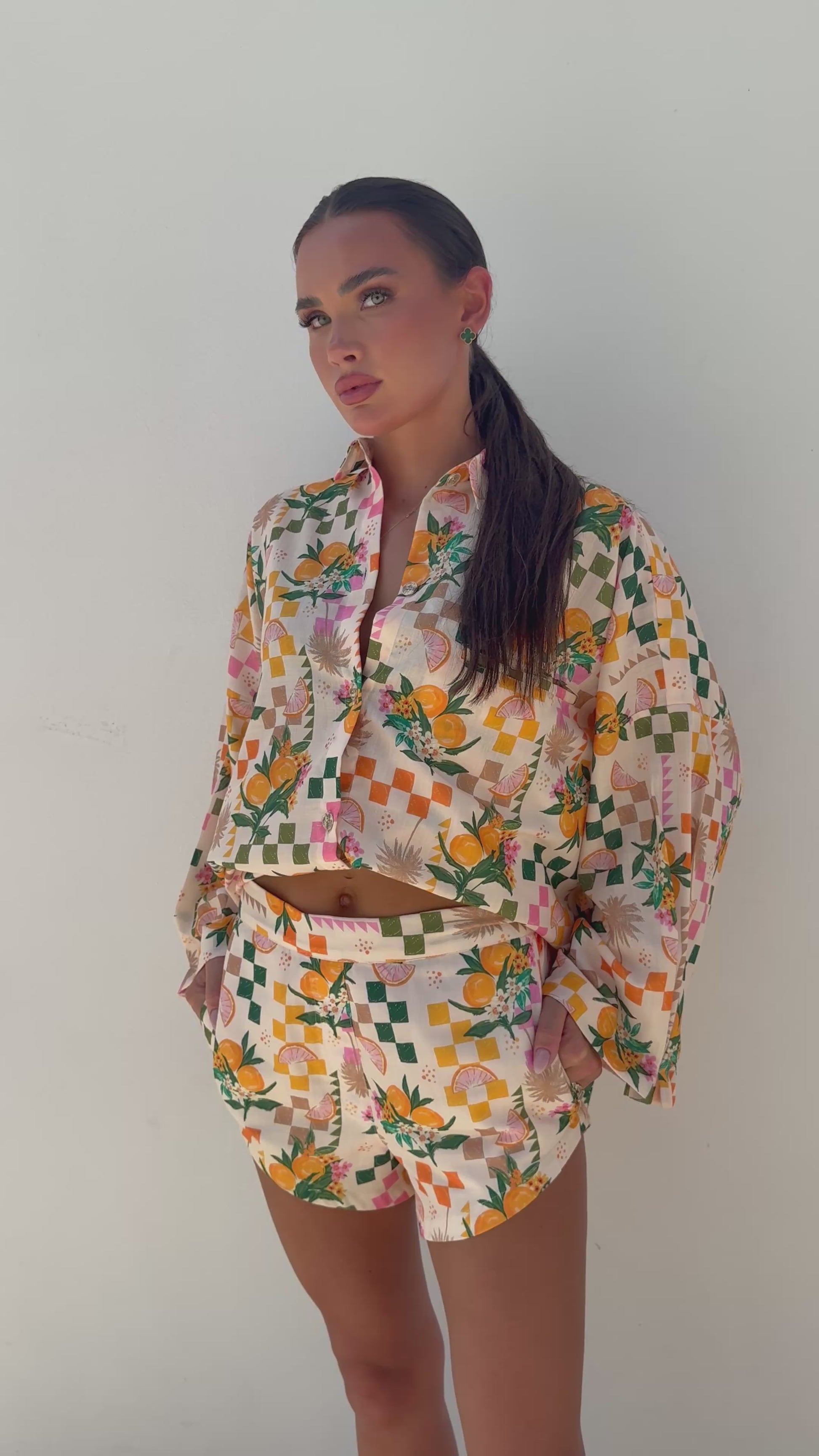 Breathable linen shirt with bold citrus and mosaic print – Citrus Soleil collection