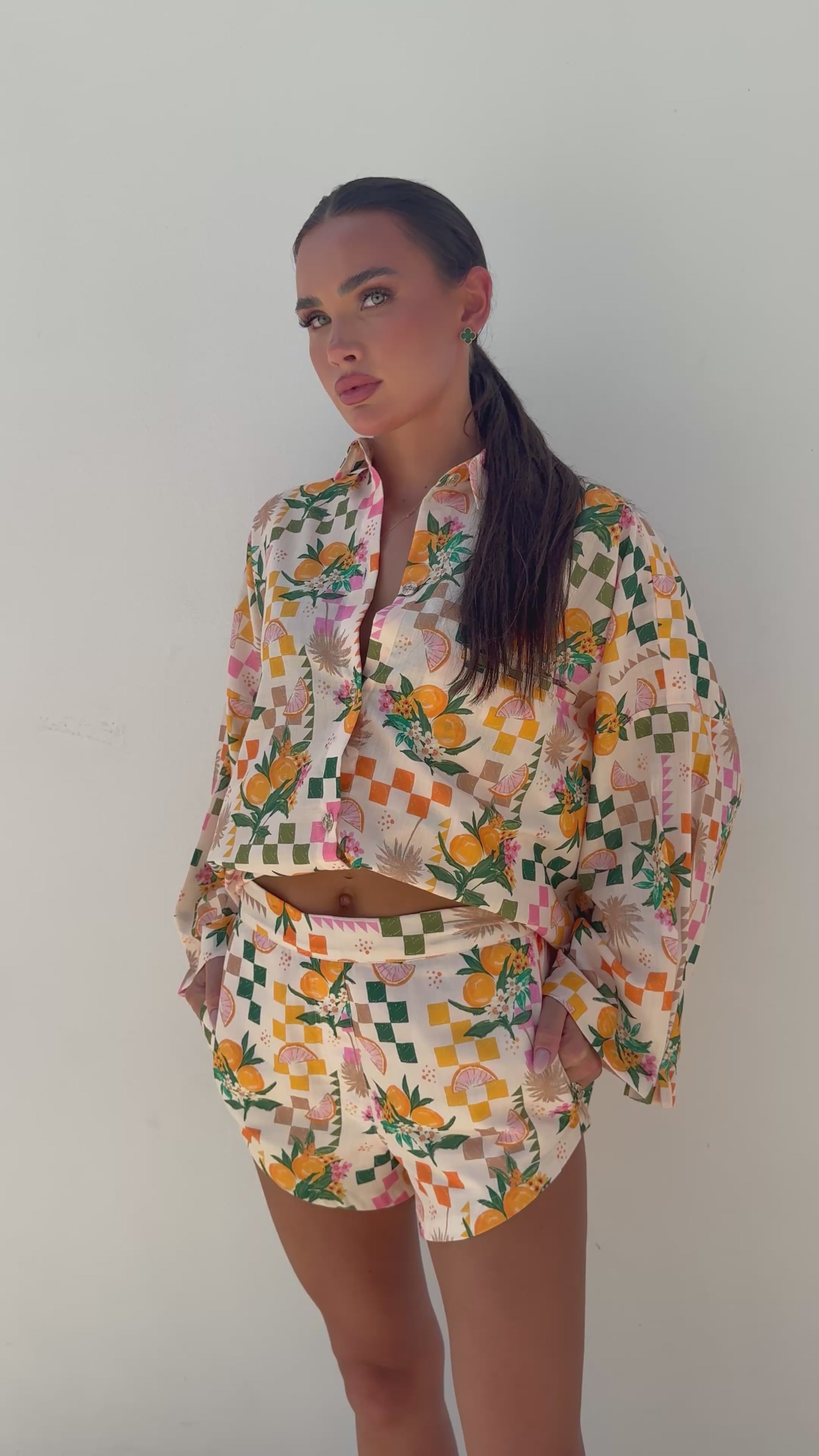 Breathable linen shirt with bold citrus and mosaic print – Citrus Soleil collection